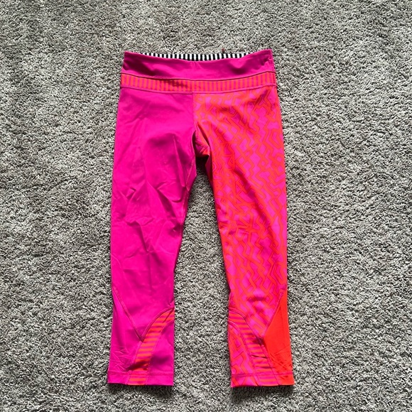 lululemon athletica Pants - Lululemon rare seawheeze 2015 run inspire crop II